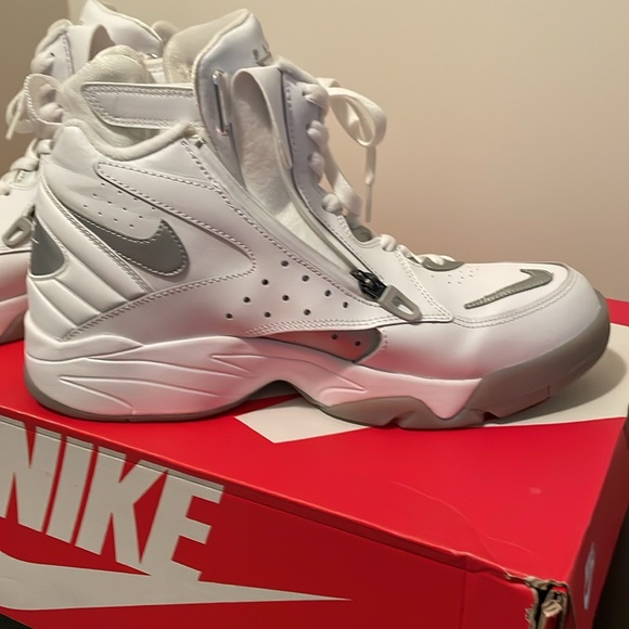 Nike Air Maestro II LTD Shoes - Picture 6 of 16